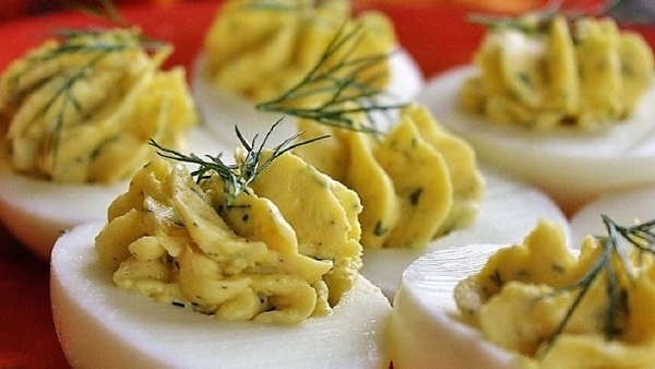 Классические фаршированные яйца
