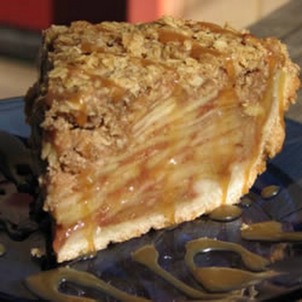 Голландский яблочный пирог с овсяной крошкой