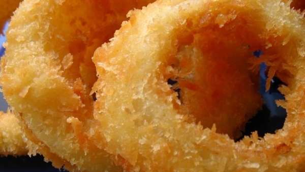 Классические хрустящие луковые кольца